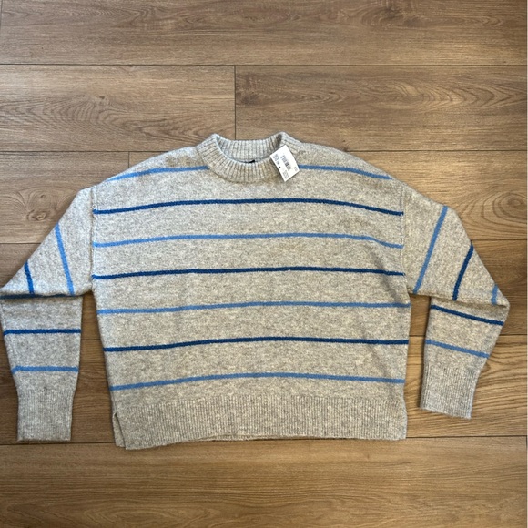 NWT American Eagle Oatmeal Gray With Blue Stripes Sweater XS Oversized - Picture 7 of 8